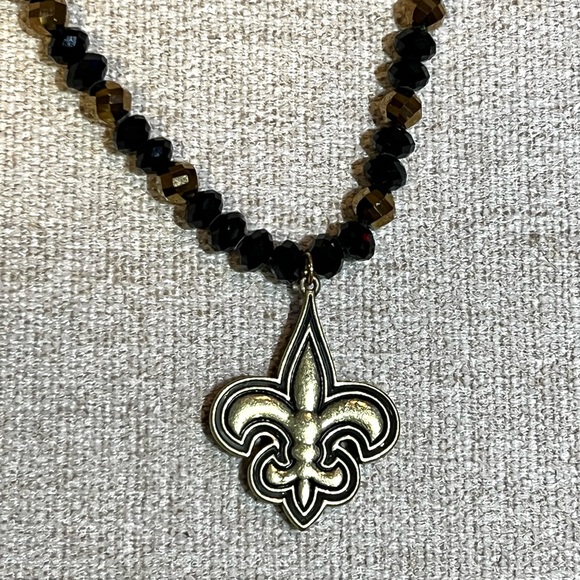 Fleur de Lis Beaded Pendant Toggle Necklace - Picture 3 of 6